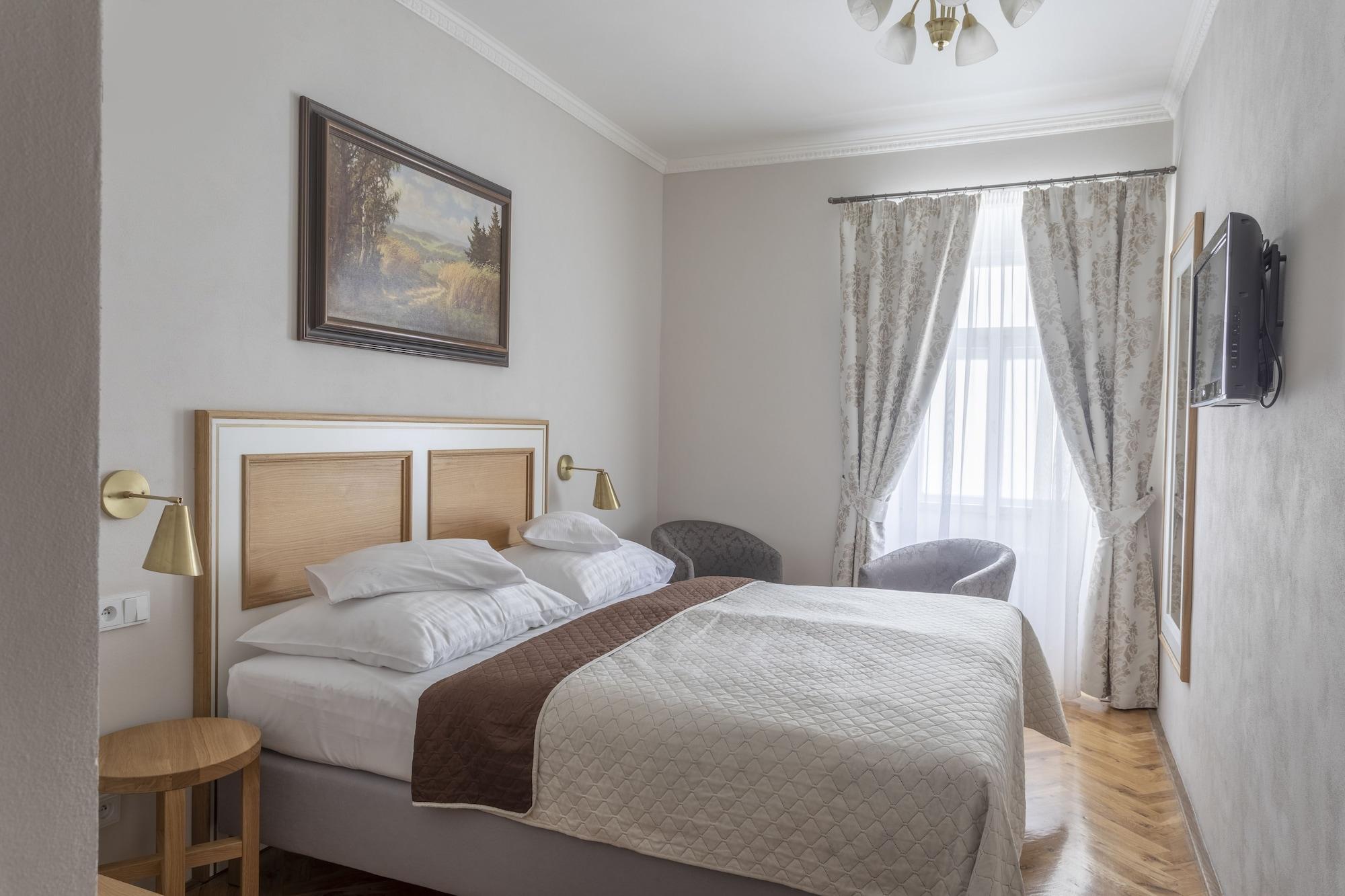 Hotel At The Golden Scissors Прага Экстерьер фото
