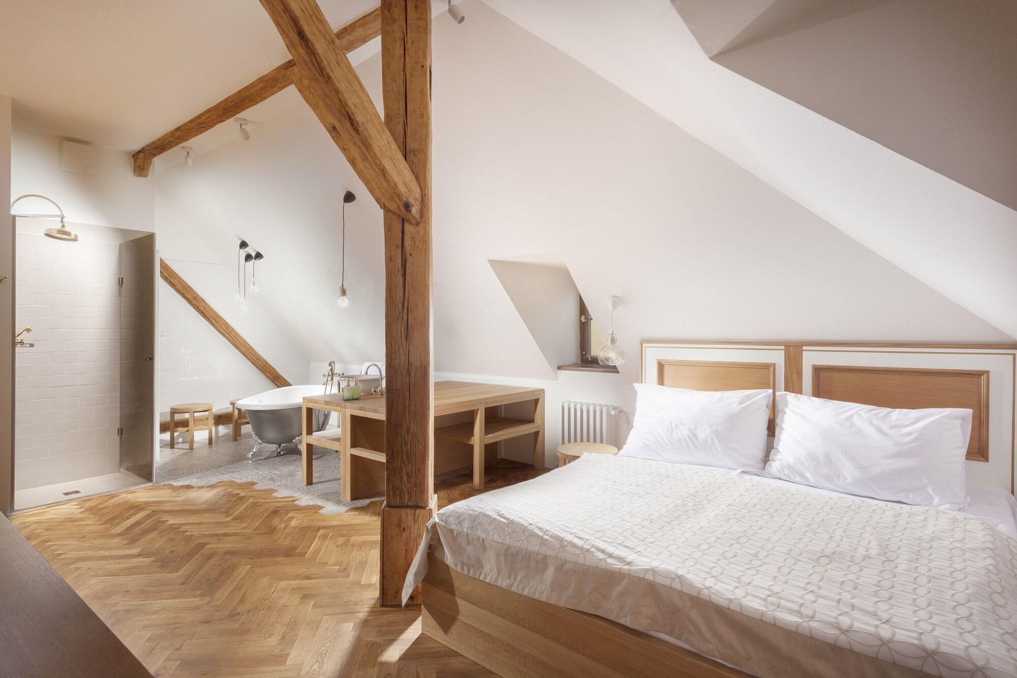 Hotel At The Golden Scissors Прага Экстерьер фото