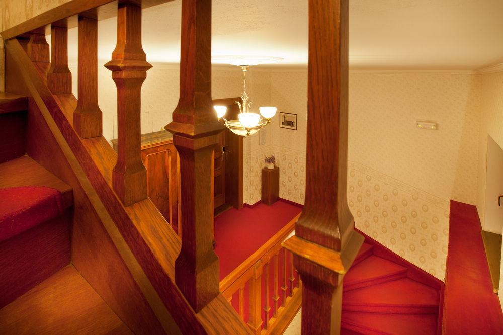 Hotel At The Golden Scissors Прага Экстерьер фото