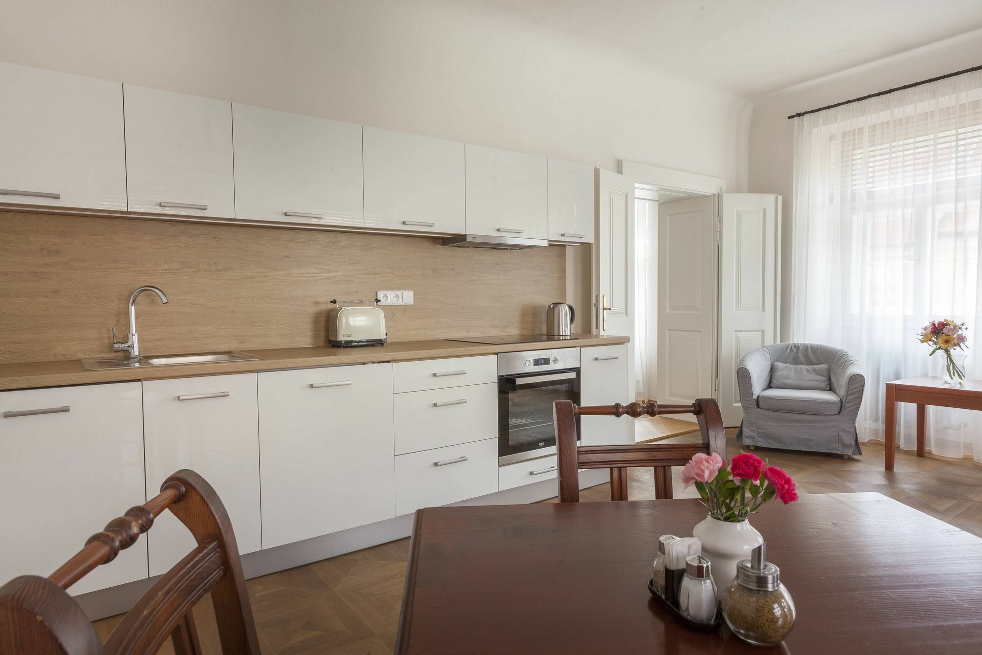 Hotel At The Golden Scissors Прага Экстерьер фото