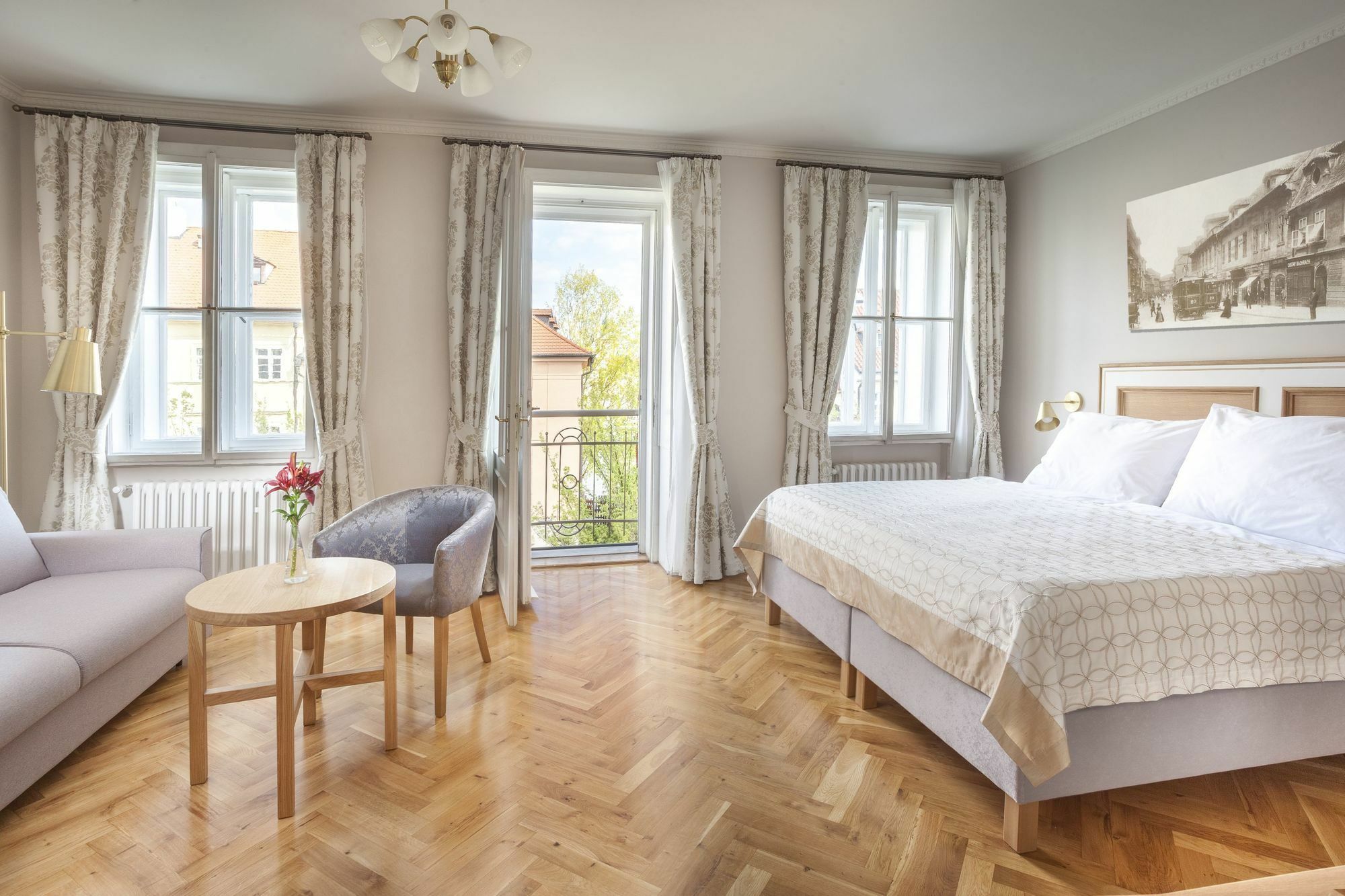 Hotel At The Golden Scissors Прага Экстерьер фото