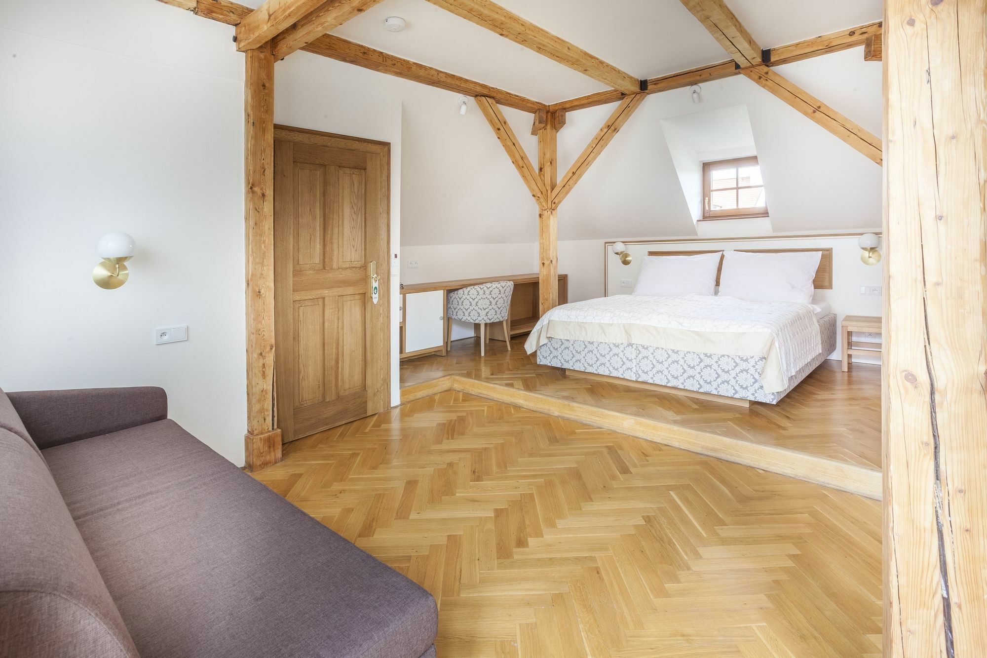 Hotel At The Golden Scissors Прага Экстерьер фото